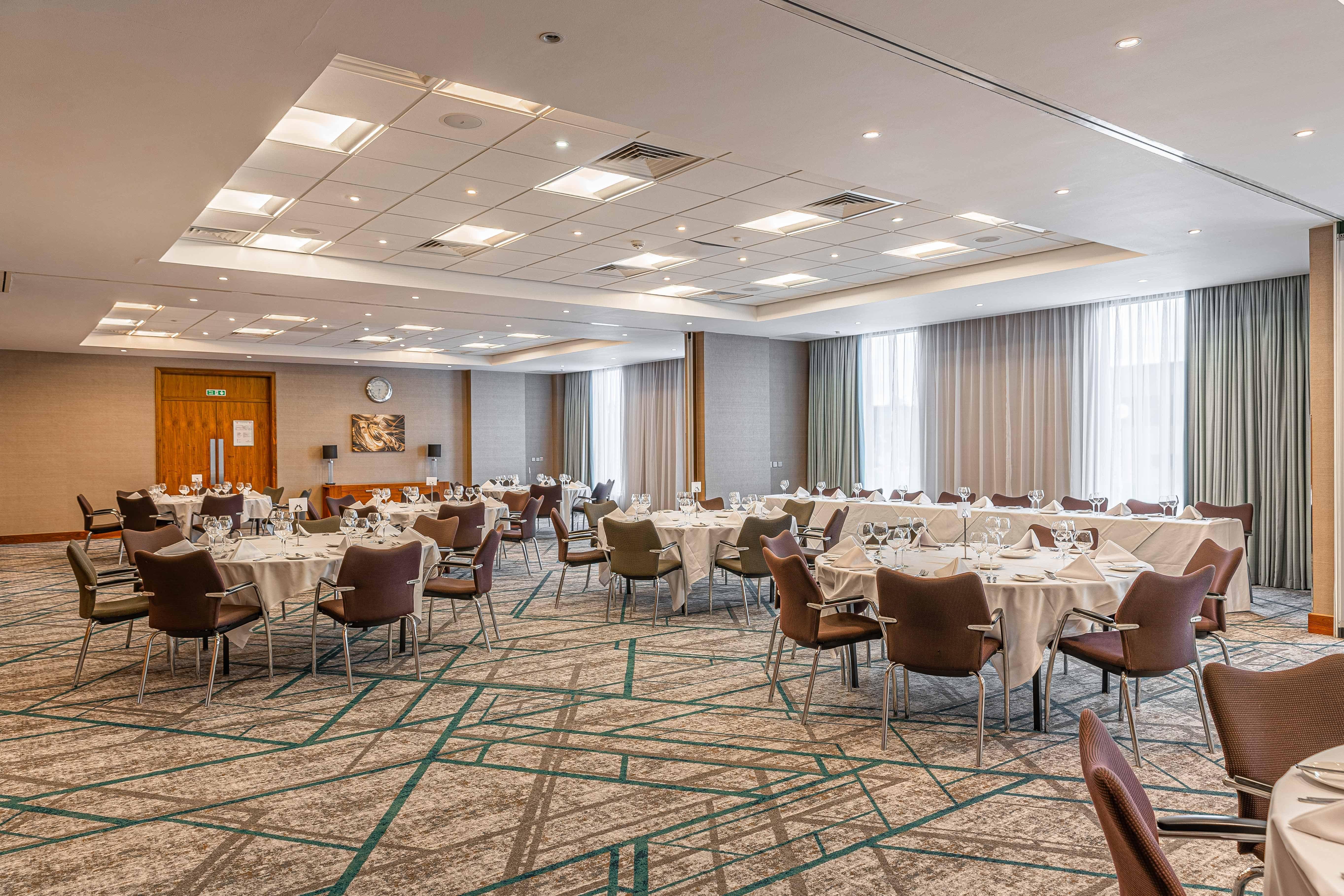 Отель Crowne Plaza Ридинг Экстерьер фото