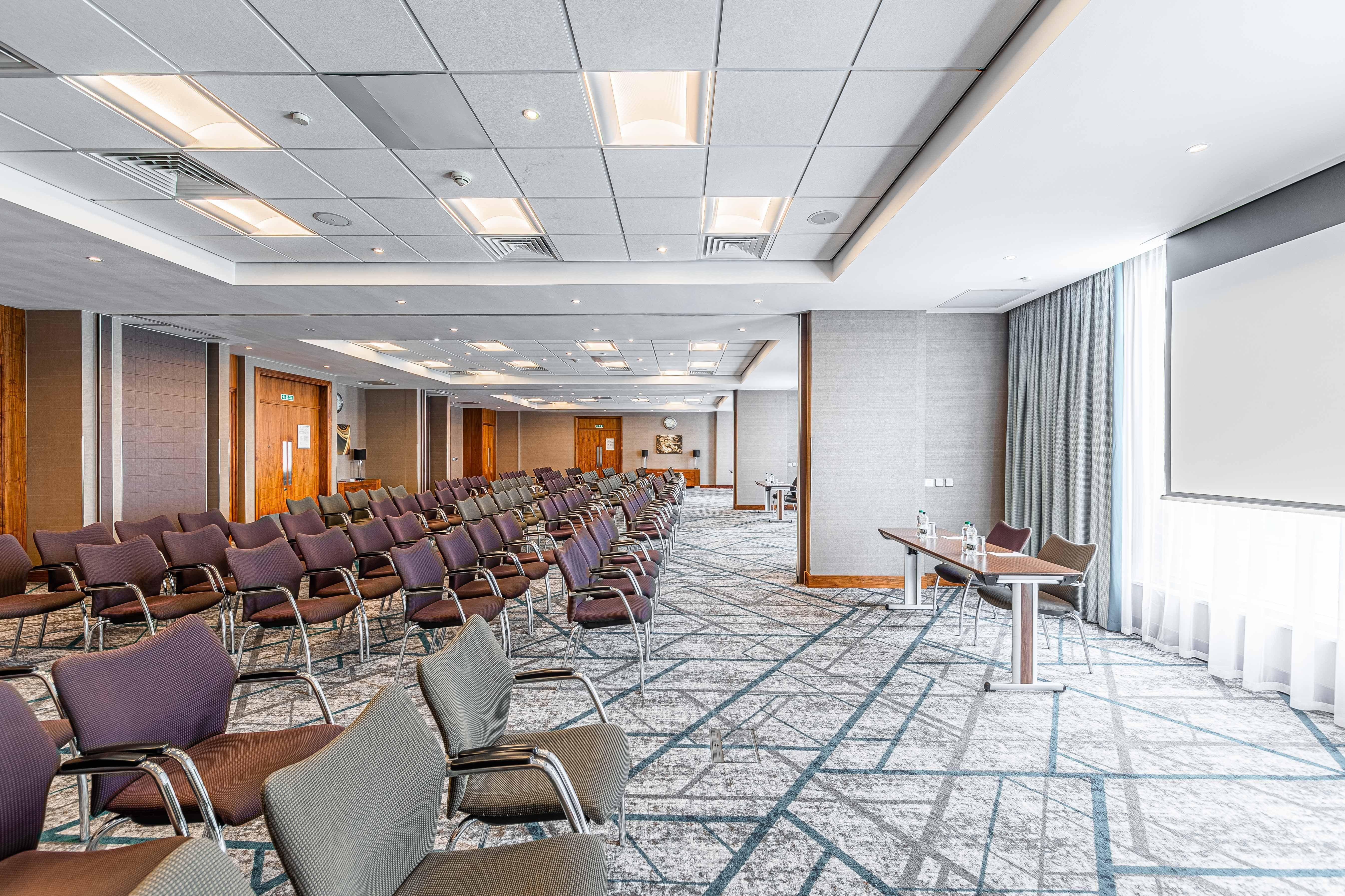 Отель Crowne Plaza Ридинг Экстерьер фото