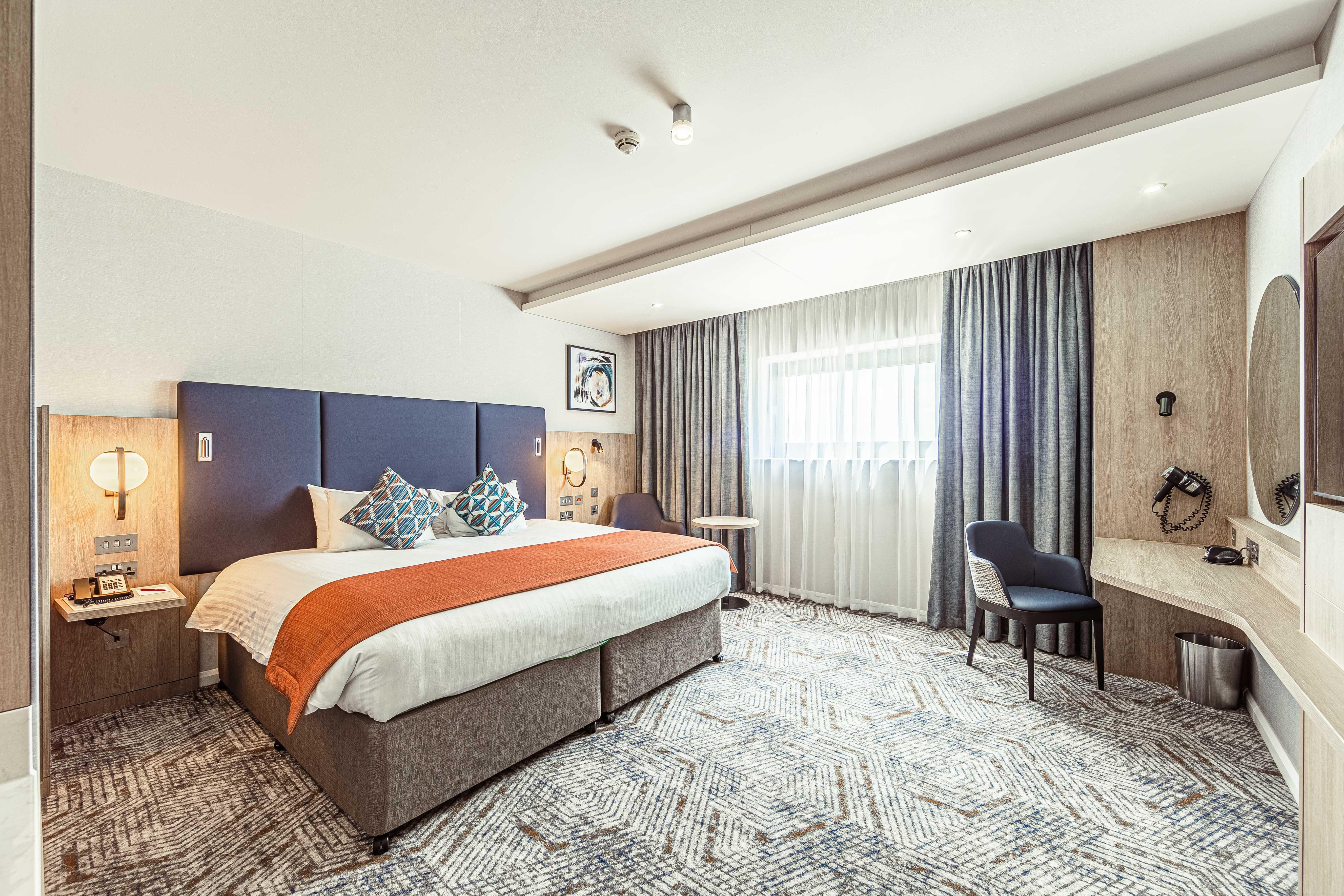 Отель Crowne Plaza Ридинг Экстерьер фото