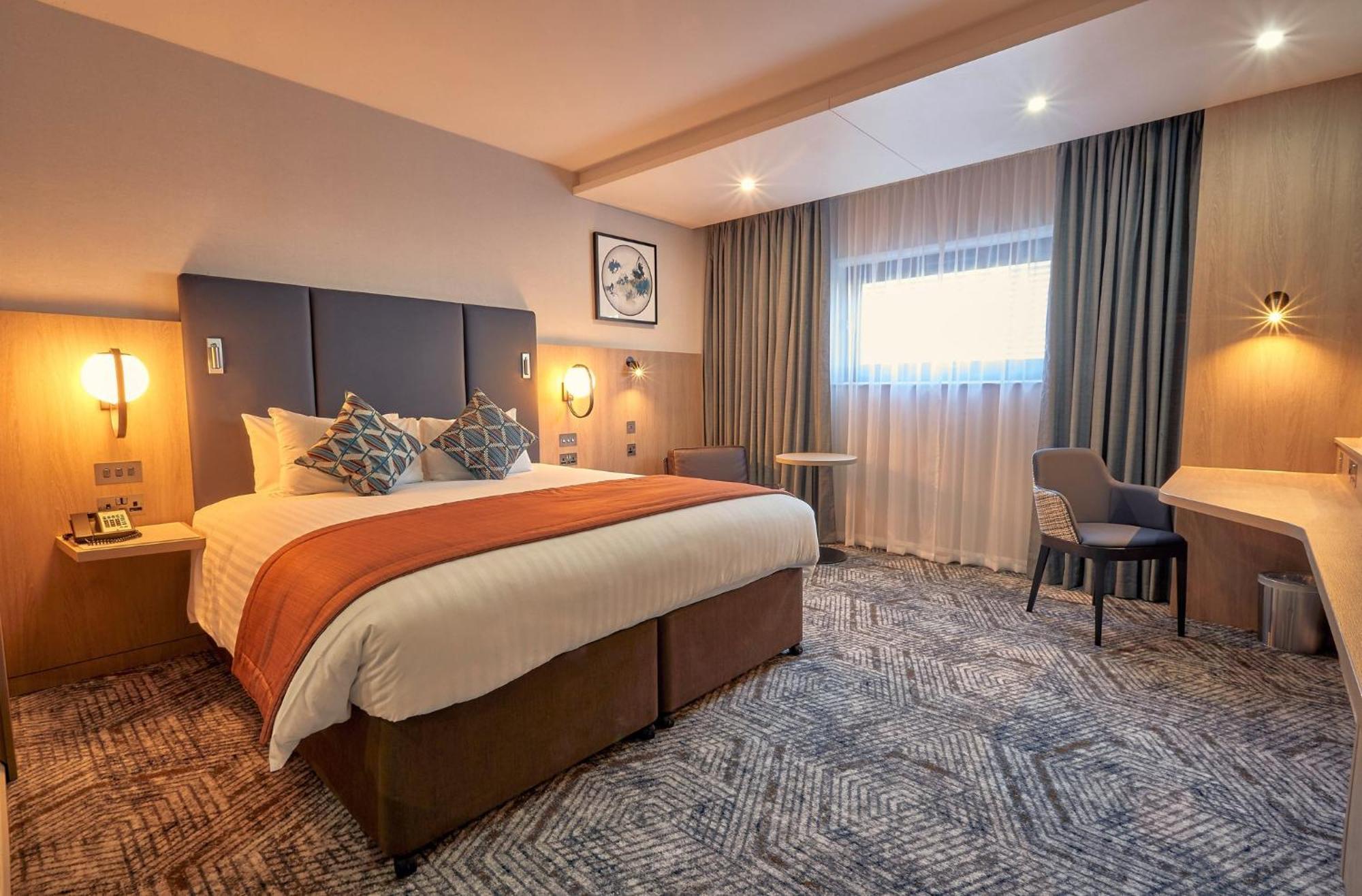 Отель Crowne Plaza Ридинг Экстерьер фото