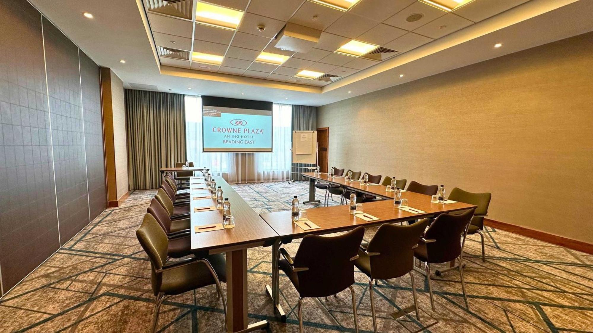Отель Crowne Plaza Ридинг Экстерьер фото