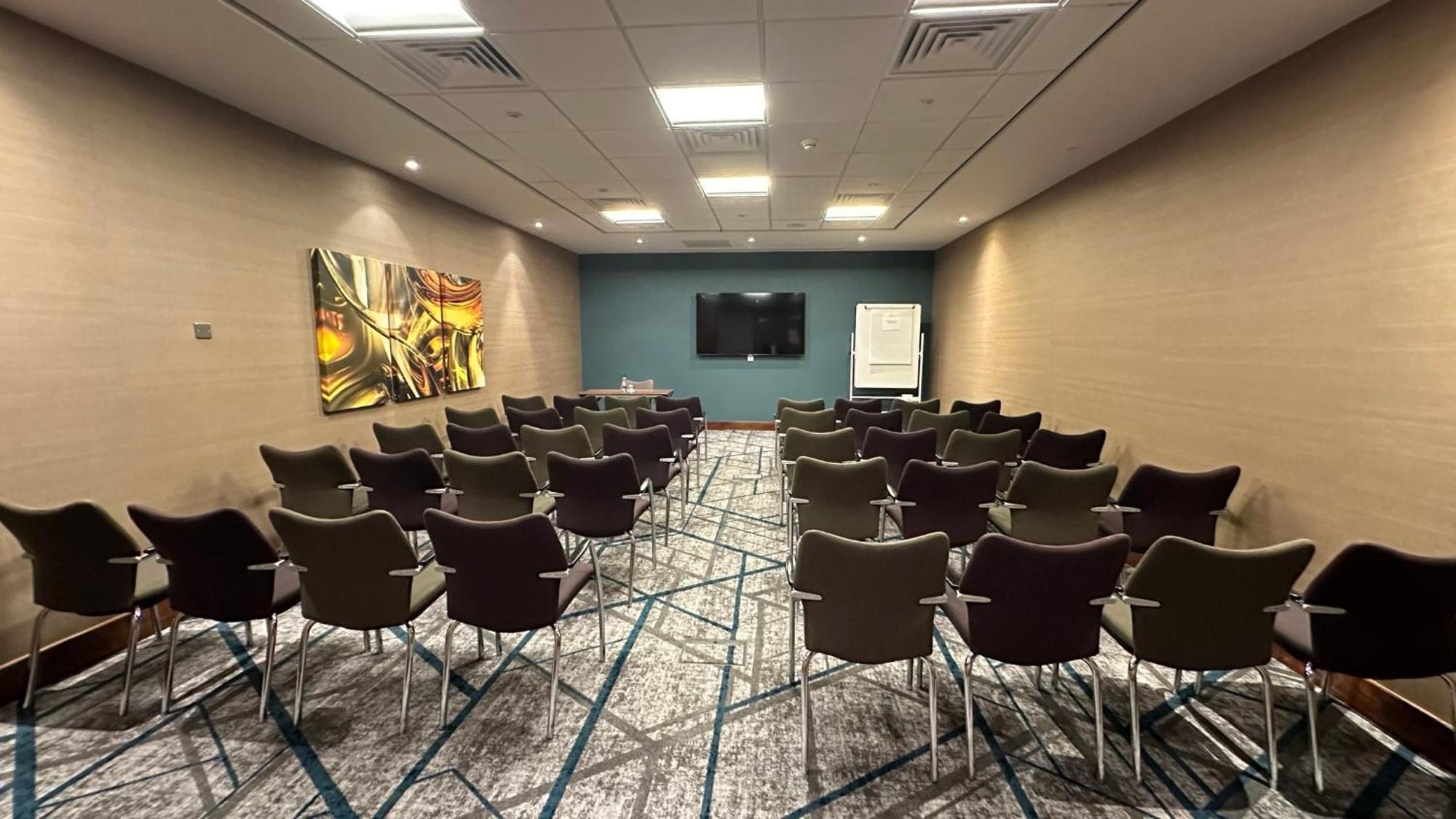 Отель Crowne Plaza Ридинг Экстерьер фото