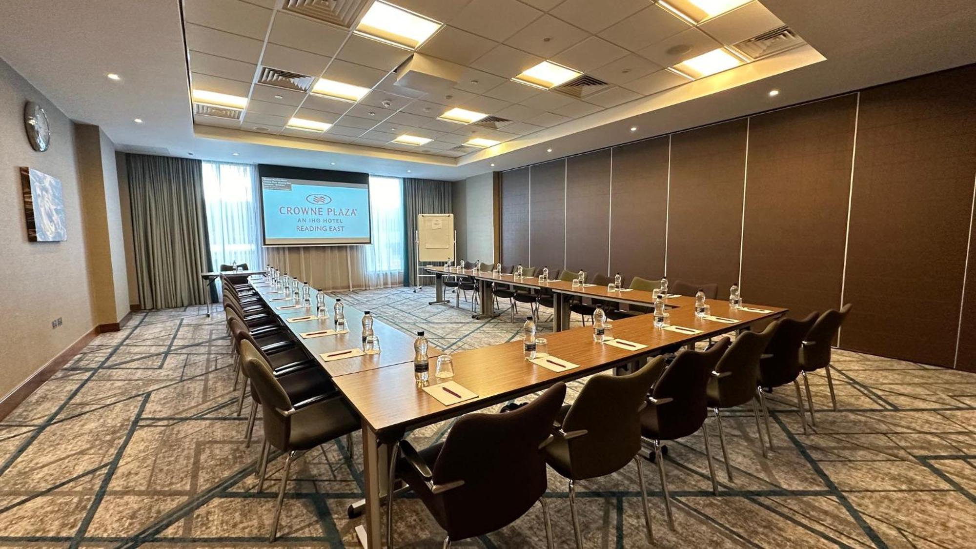 Отель Crowne Plaza Ридинг Экстерьер фото